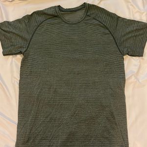 Lululemon shirt metal vent tech